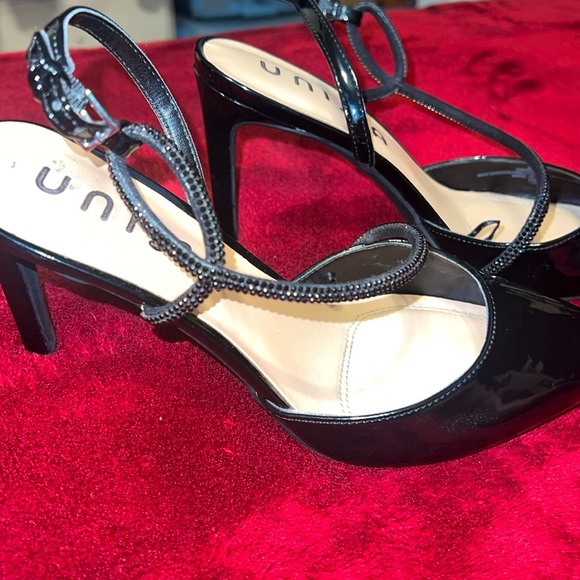 Shinny Black Pointy Heels / Kitten Heels / Pointed Toe Heels - Picture 3 of 4